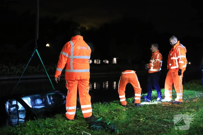 Bestelbus zanger Jason Bouman raakt te water