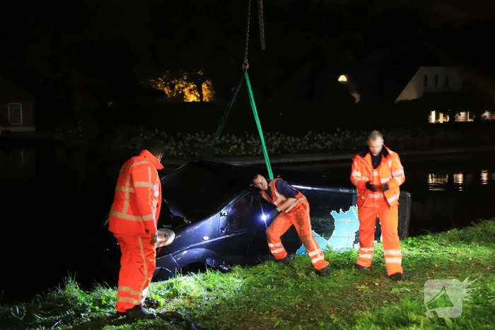 Bestelbus zanger Jason Bouman raakt te water