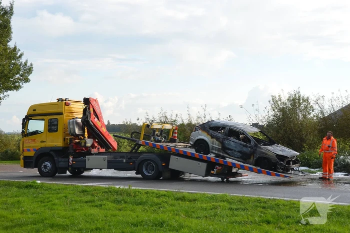 Personenauto verwoest door brand