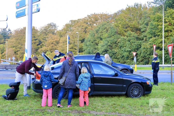 Flinke schade tussen twee voertuigen op kruising