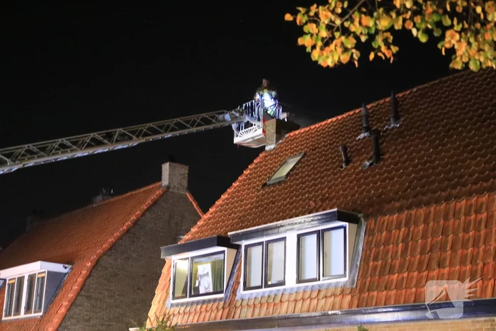 Brand in schoorsteen van woning