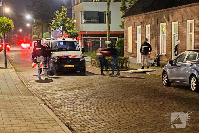 Arrestatieteam valt woning binnen