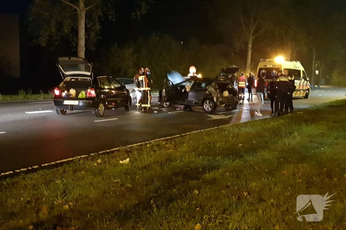 Ravage na botsing met meerdere personenauto's