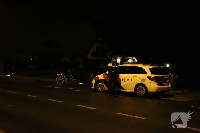 Scooterrijder rijdt sloot in
