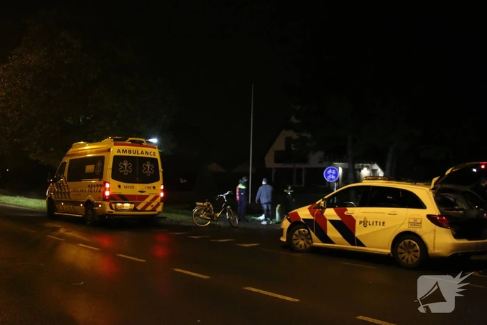 Scooterrijder rijdt sloot in