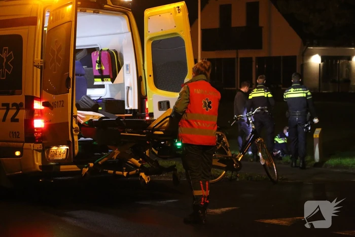 Scooterrijder rijdt sloot in