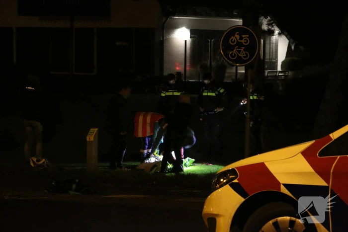 Scooterrijder rijdt sloot in