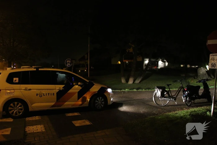Scooterrijder rijdt sloot in
