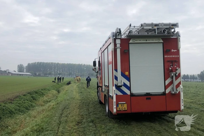Paard en wagen valt in sloot