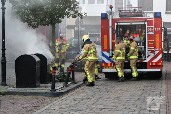 Veel rook door brand in ondergrondse container