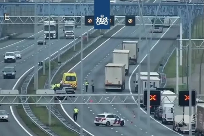 Drie rijstroken afgesloten na verkeersongeval