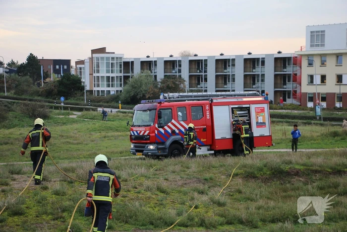 Brand in de duinen snel onder controle