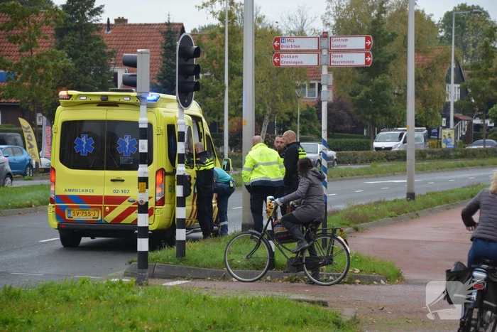 Vrouw gewond na aanrijding met doorrijder