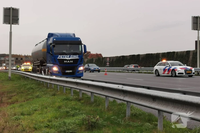 Voertuig in vangrail na ongeval