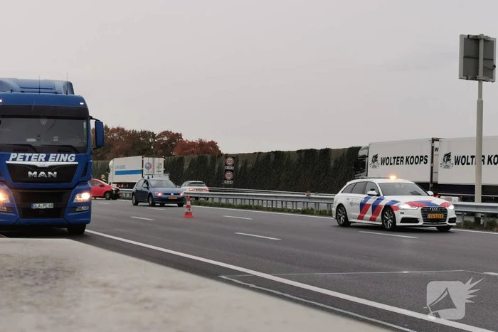 Voertuig in vangrail na ongeval