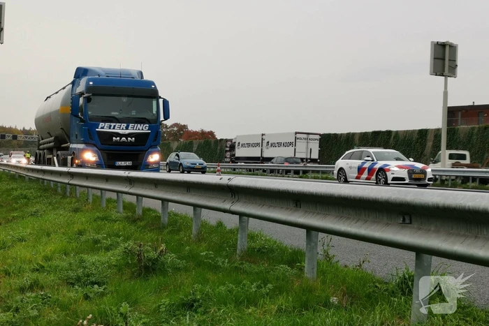 Voertuig in vangrail na ongeval