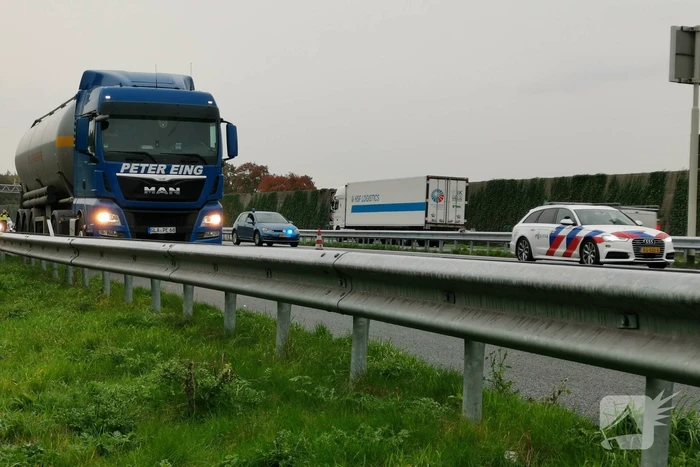 Voertuig in vangrail na ongeval