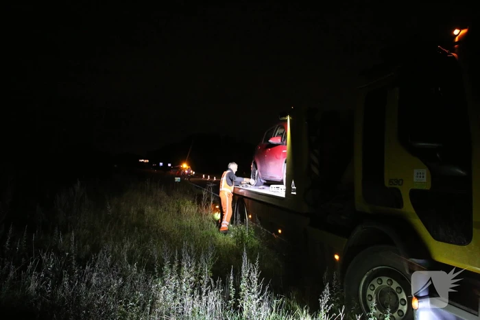 Personenauto heeft schade na aanrijding met hert