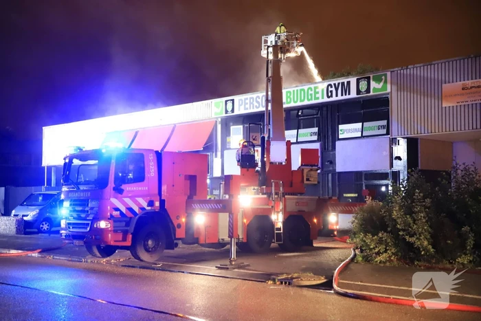 Grote brand in bedrijfspand
