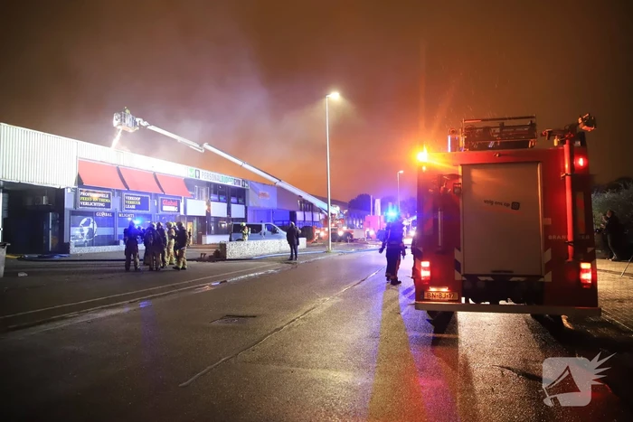 Grote brand in bedrijfspand
