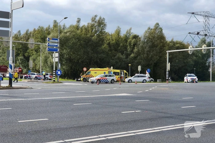 Brommerrijder raakt gewond na ongeval op kruising