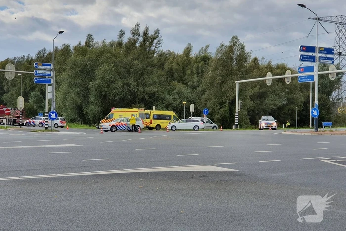 Brommerrijder raakt gewond na ongeval op kruising
