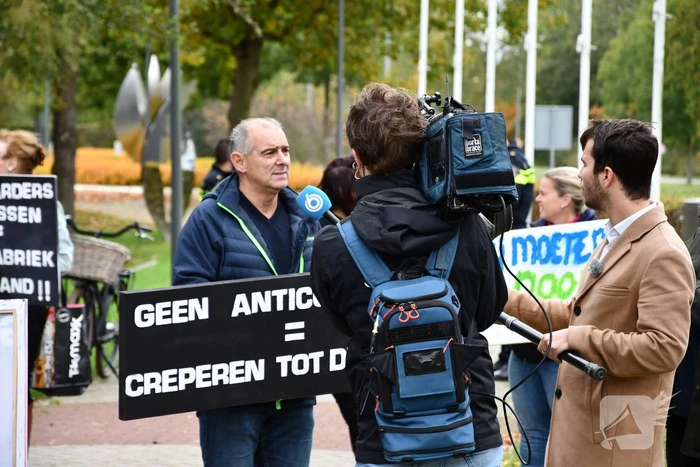 Demonstratie tegen slachten konikpaarden en heckrunderen Oostvaarderplassen