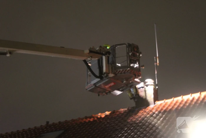 Brand in schoorsteen van woning