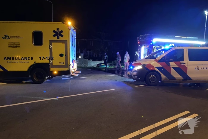 Auto raakt te water, inzittende gevlucht