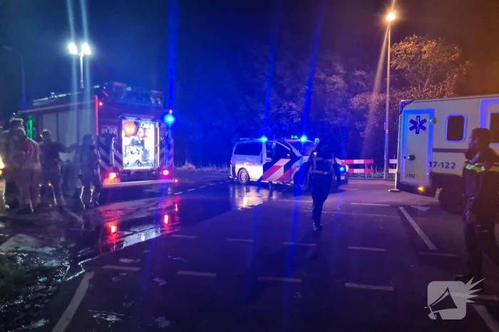 Auto raakt te water, inzittende gevlucht