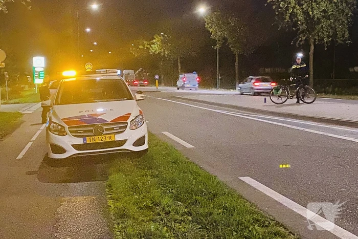 Automobiliste rijdt fietser aan bij verlaten tankstation