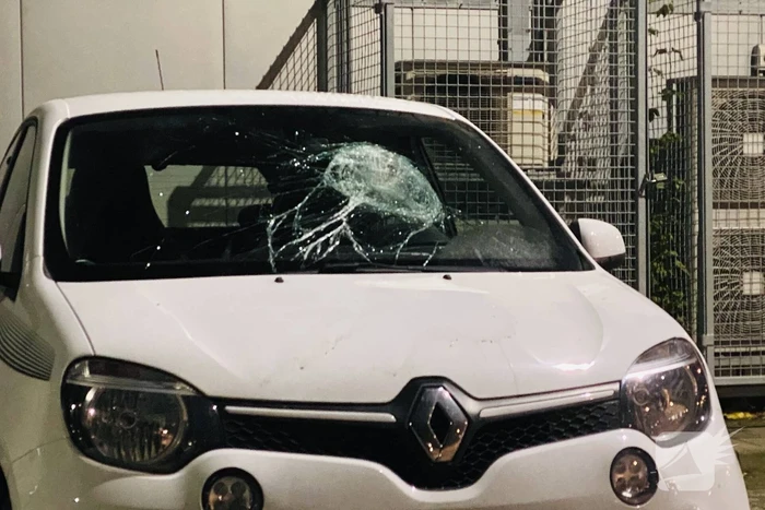 Automobiliste rijdt fietser aan bij verlaten tankstation