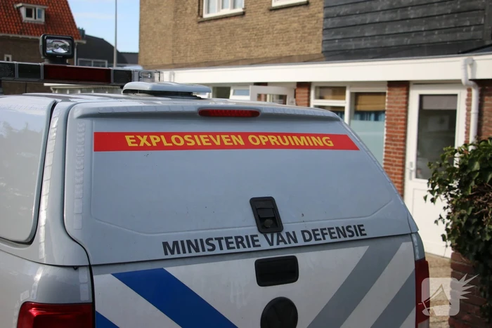 Explosieven Opruimingsdienst haalt granaten, ontsteker en een kogel uit schuur