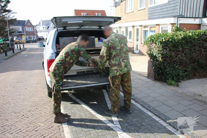 Explosieven Opruimingsdienst haalt granaten, ontsteker en een kogel uit schuur