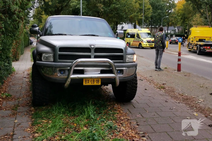 Forse schade na aanrijding tussen twee auto's