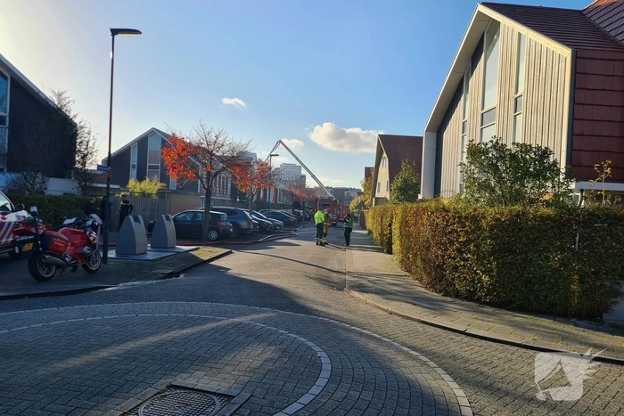 Grote brand in dak van woning