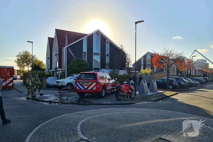 Grote brand in dak van woning