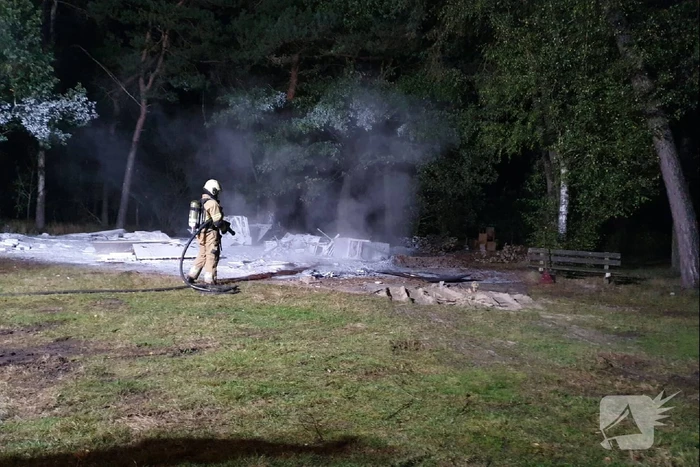 Berg rommel in de brand gestoken
