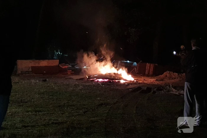 Berg rommel in de brand gestoken