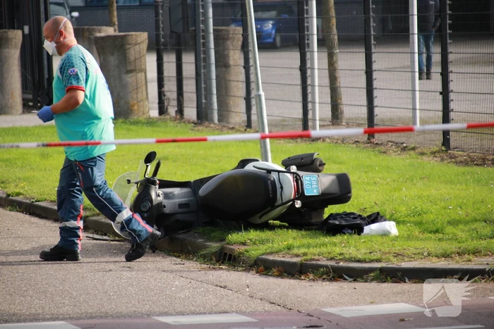 Tesla in botsing met scooter