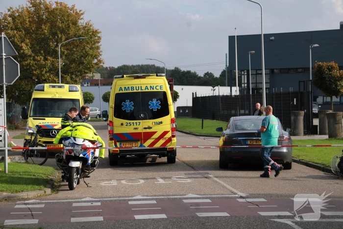 Tesla in botsing met scooter