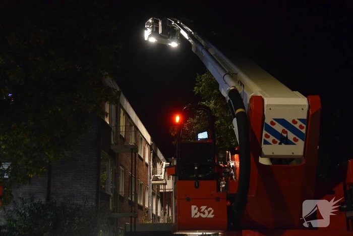 Grote uitslaande brand in portiekflat