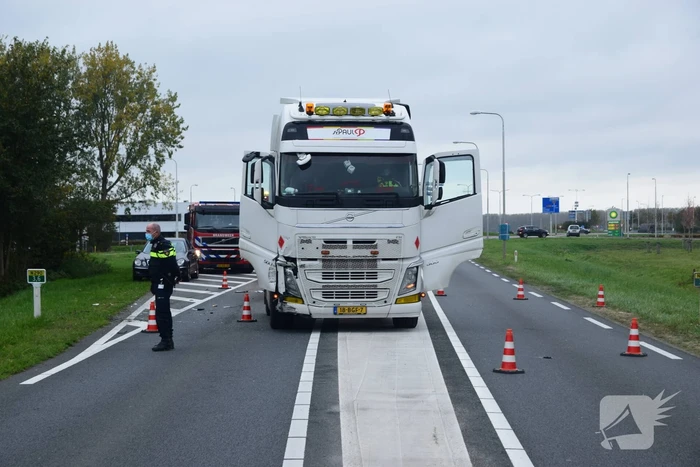 Gewonde bij aanrijding tussen personenauto en vrachtwagen
