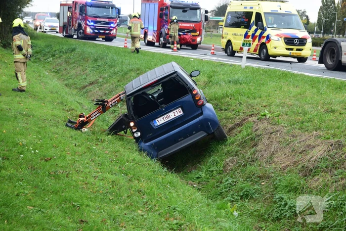 Gewonde bij aanrijding tussen personenauto en vrachtwagen