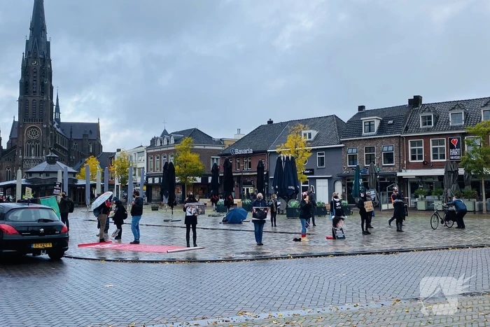 Demonstratie tegen varkenswinkel Oijink