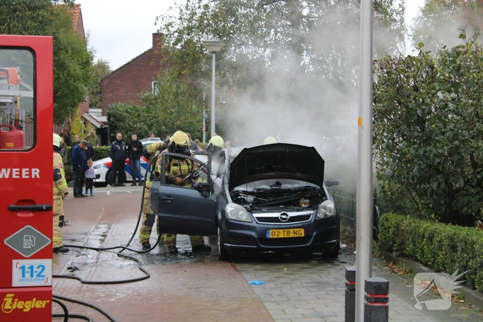Auto gaat in vlammen op