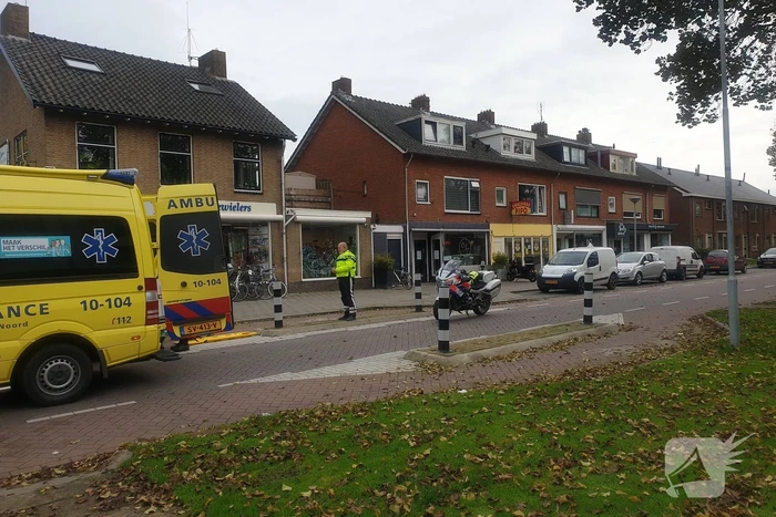 Wielrenner gewond na botsing op paaltje