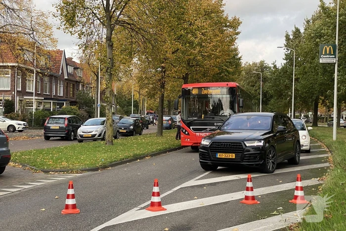 Flinke schade bij botsing tussen auto en motor