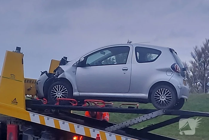 Veel schade bij ongeval tussen twee auto's