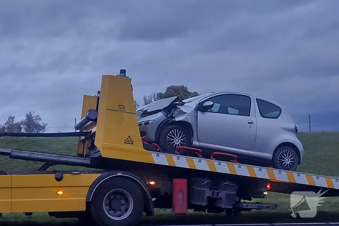 Veel schade bij ongeval tussen twee auto's